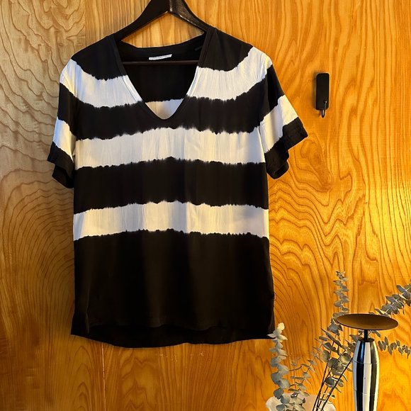 EQUIPMENT 100% Silk V-Neck T-Shirt - Picture 1 of 7